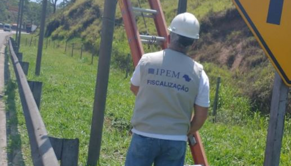 Ipem-SP verifica radar na Rodovia Presidente Dutra em Santa Isabel 